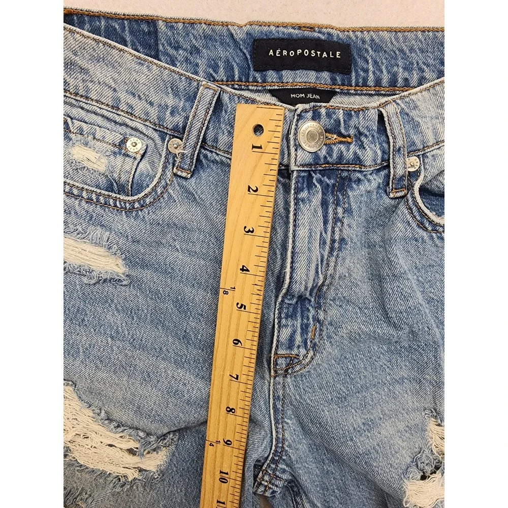 Aeropostale Mom Jean High Rise Distressed Light Wash Denim Size 6